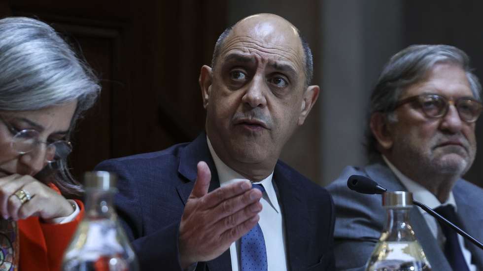 O ministro da Saúde, Manuel Pizarro, fala perante a Comissão de Saúde, na Assembleia da República em Lisboa, 30 de outubro de 2023. TIAGO PETINGA/LUSA