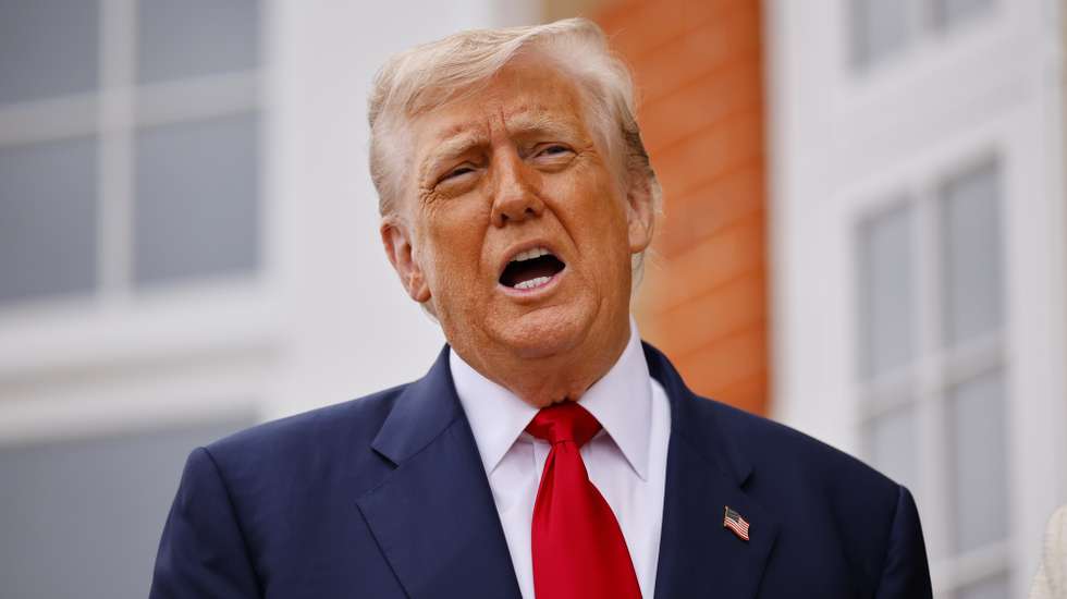 epa12268598 US President Donald J. Trump poses for pictures ahead of his meeting with the British Prime Minister at the Trump Turnberry golf resort in Turnberry, Scotland, Britain, 28 July 2025.  President Trump is on a private trip to Scotland to visit his golf courses.  EPA/TOLGA AKMEN / POOL