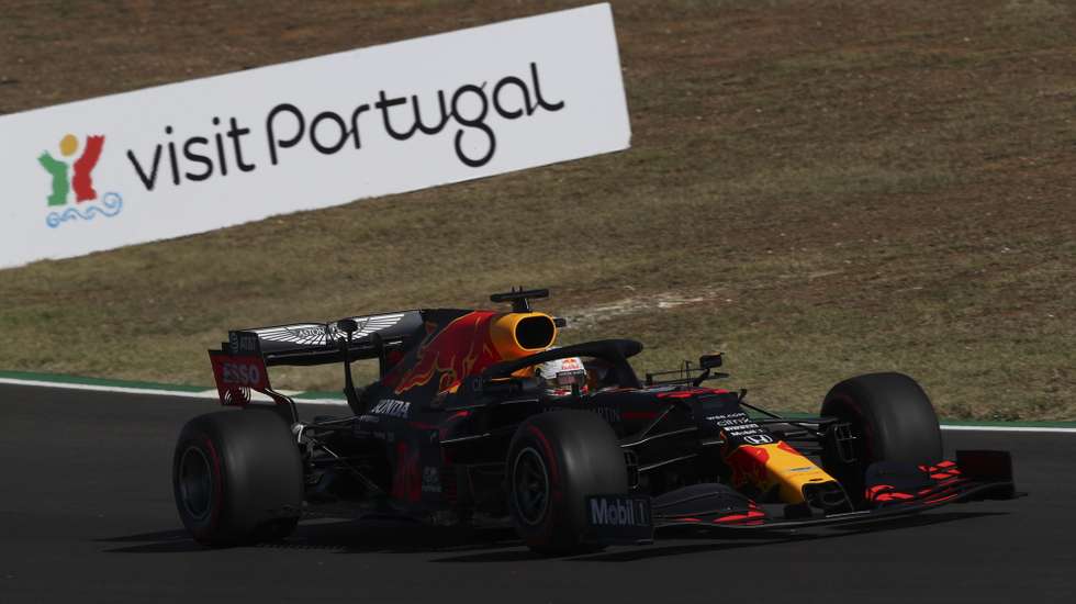 epa08769857 Dutch Formula One driver Max Verstappen of Aston Martin Red Bull Racing in action during the third practice session of the Formula One Grand Prix of Portugal at the Autodromo Internacional do Algarve near Portimao, Portugal, 24 October 2020. The Formula One Grand Prix of Portugal takes place 25 October 2020.  EPA/Jose Sena Goulao / POOL