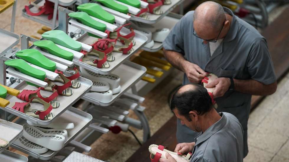 Fábrica de calçado Kyaia, dona da marca Fly London, emprega 600 pessoas, e fatura mais de 60 milhões de euros estando presente em mais de 40 países, Guimarães, 24 de fevereiro de 2023. HUGO DELGADO/LUSA