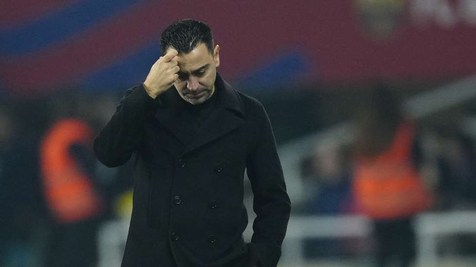 epa11109056 FC Barcelona&#039;s head coach Xavi Hernandez scratches his head during the Spanish LaLiga soccer match between FC Barcelona and Villarreal CF, in Barcelona, Spain, 27 January 2024.  EPA/Enric Fontcuberta