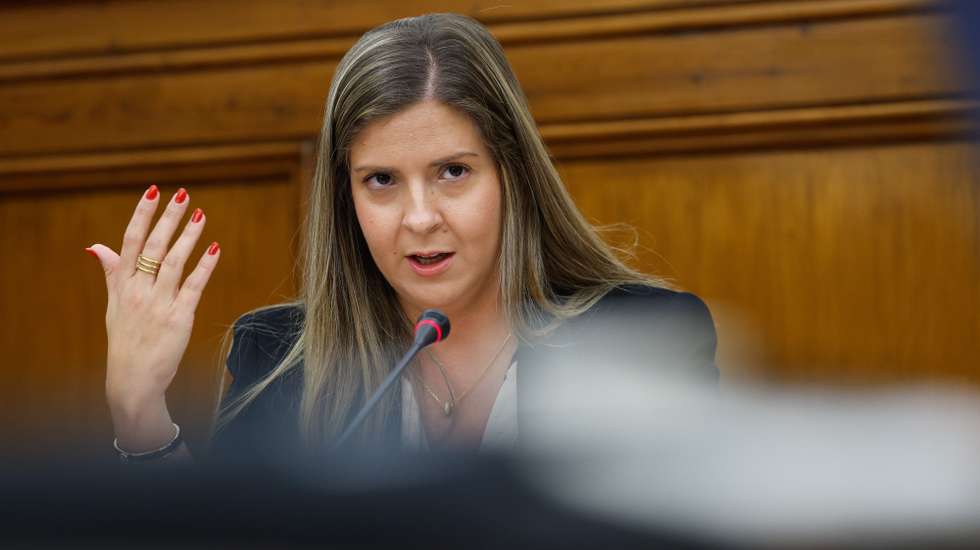 A ministra da Juventude e Modernização, Margarida Balseiro Lopes, intervém durante a sua audição na Comissão de Assuntos Constitucionais, Direitos, Liberdades e Garantias, na Assembleia da República, em Lisboa, 18 de outubro de 2024. ANTÓNIO PEDRO SANTOS/LUSA