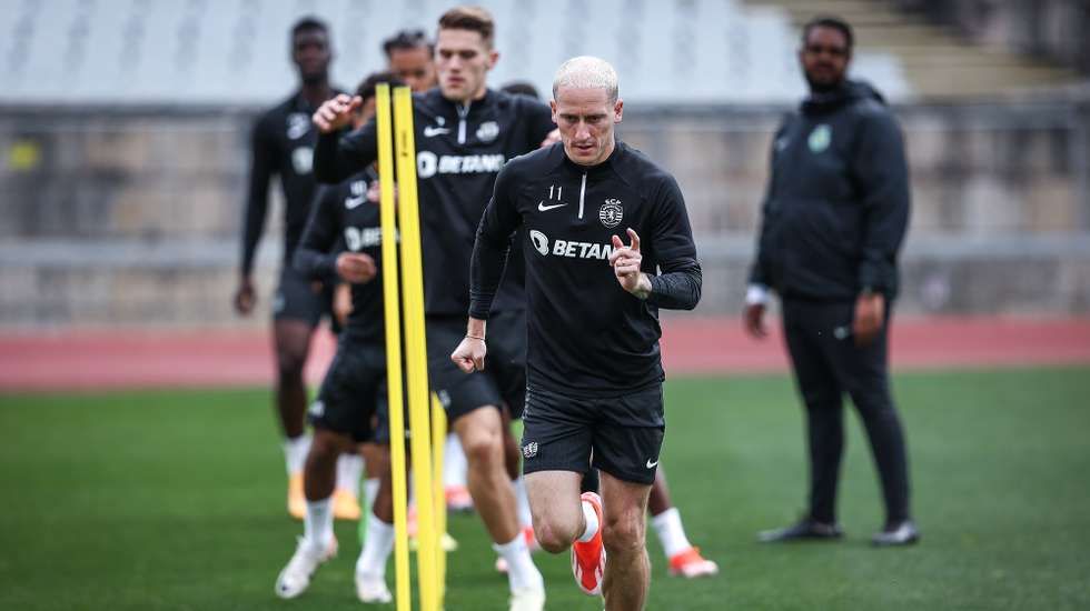 Sporting CP player Nuno Santos warm ups during a training session before the Portugal Soccer Cup Final, at Jamor Stadium in Oeiras, outskirts of Lisbon, Portugal, 22 May 2024. Sporting CP faces FC Porto in the Portugal Soccer Cup Final on 26 May. RODRIGO ANTUNES/LUSA
