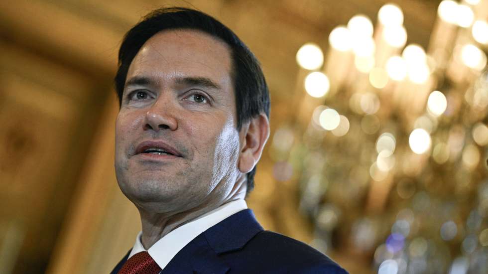 epa12037258 US Secretary of State Marco Rubio looks on upon his arrival at the Quai d'Orsay before a bilateral meeting with France's minister for Europe and foreign affairs in Paris, France, 17 April 2025. The US Secretary of State visited Paris to meet the French President about crafting a Ukraine ceasefire, as Washington and Europe seek common ground on ending the fighting. Top Ukrainian officials were also in the French capital to meet EU and US delegations.  EPA/JULIEN DE ROSA / POOL  MAXPPP OUT
