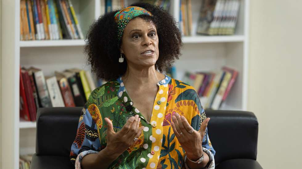 epa11491950 British author and academic Bernardine Evaristo attends a literature night at the British Council in Dakar, Senegal, 22 July 2024. Evaristo, who was awarded the 2019 Booker Prize for her novel 'Girl, Woman, Other,' is Professor of Creative Writing at Brunel University, London and has set up several inclusion programs for writers.  EPA/JEROME FAVRE