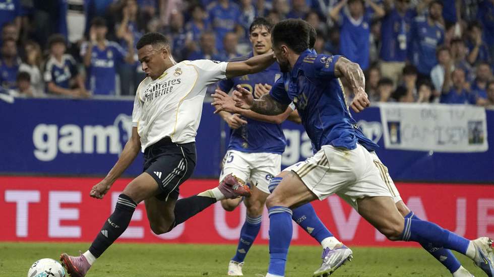 epa12320469 Real Madrid's Kylian Mbappe (L) in action to score the 0-1 goal during the Spanish LaLiga soccer match between Real Oviedo and Real Madrid, in Oviedo, Asturias, Spain, 24 August 2025.  EPA/Paco Paredes