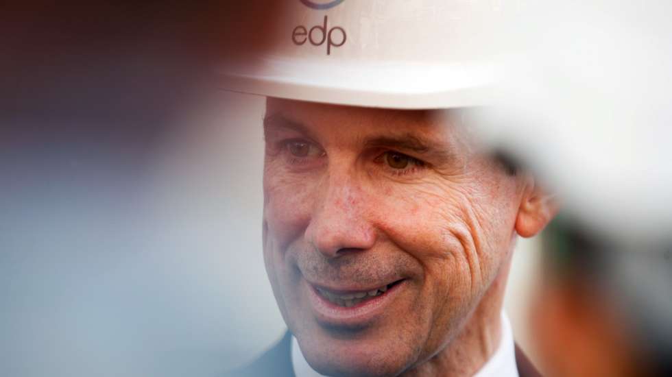 O presidente executivo do grupo EDP, Miguel Stilwell d’Andrade, durante a cerimónia que assinala a produção da primeira molécula de hidrogénio da EDP em Portugal, na Central Termoeléctrica do Ribatejo em Alenquer, 16 setembro de 2025. A iniciativa realiza-se no âmbito do projeto europeu FlexnConfu, financiado pelo programa Horizon Europe e será demonstrado o potencial desta tecnologia no panorama europeu, bem como o papel estratégico de Portugal na liderança da produção de hidrogénio e na transição energética. PAULO CUNHA/LUSA