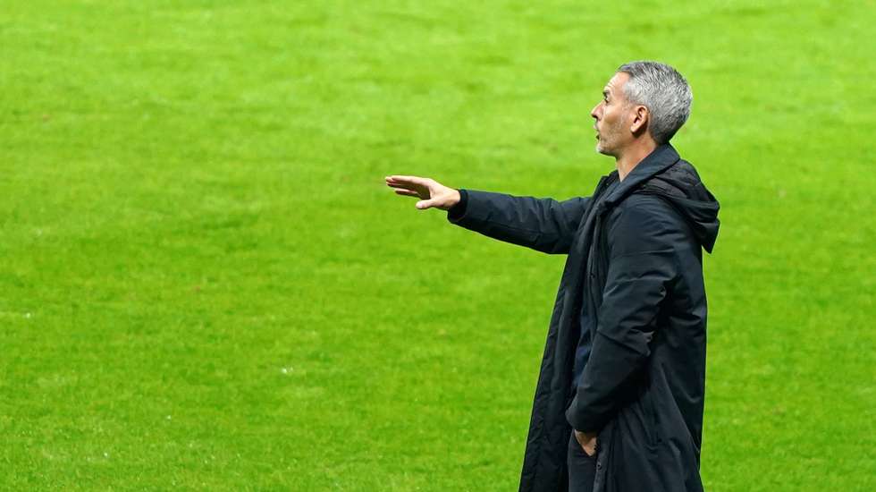 SC Braga head coach, Carlos Vicens, reacts during the Portugal Cup soccer match against Nacional at the Municipal de Braga stadium in Braga, Portugal, 23 November 2025. HUGO DELGADO/LUSA