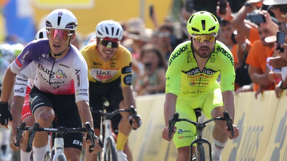 Colombian rider Santiago Mesa (R) of Anicolor - Campicarn wins in a sprint finish the second stage of the 87th Portugal Cycling Tour cycling over 180,4 km, from Sines to Albufeira, 07 August 2026. NUNO VEIGA/LUSA