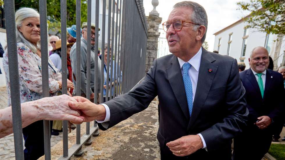 O Presidnte da Republica, Antonio José Seguro, à chegada para a cerimónia de inauguração da Creche da Nossa Senhora da Conceição em Penamacor, 03 de outubro. MIGUEL PEREIRA DA SILVA/LUSA