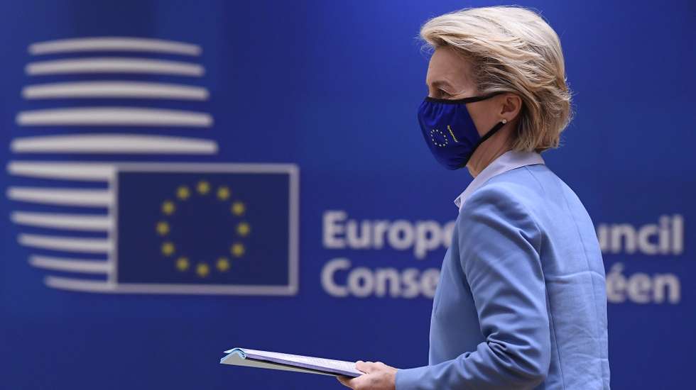 epa09226263 President of the European Commission Ursula von der Leyen arrives to attend the second day of the EU summit at the European Council building in Brussels, Belgium, 25 May 2021. European Union leaders take part in a two day in-person meeting to discuss the coronavirus pandemic, climate change and Russia relations.  EPA/JOHN THYS