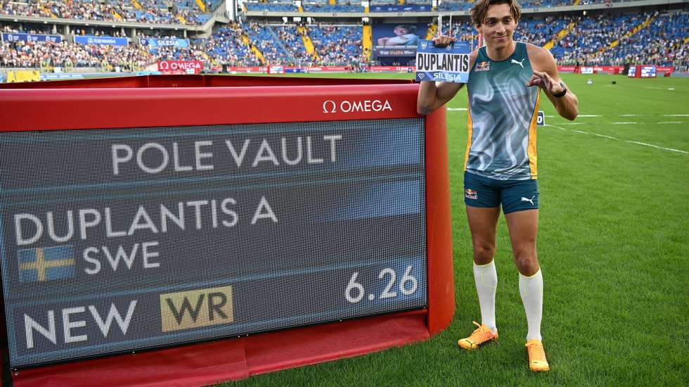 epa11564517 Armand Duplantis of Sweden celebrates after clearing the bar at 6.26m to set a new world record in the men's pole vault competition during the Diamond League atletics meeting - Kamila Skolimowska Memorial, at the Silesian Stadium in Chorzow, southern Poland, 25 August 2024.  EPA/Adam Warzawa POLAND OUT