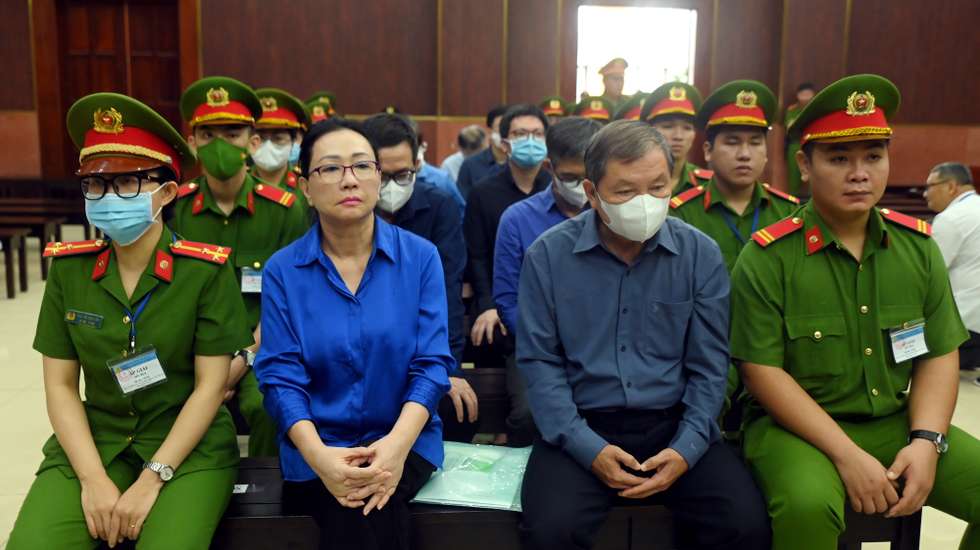 epaselect epa11754036 Vietnamese property tycoon Truong My Lan (2-L) attends her trial at the People's High Court of Ho Chi Minh City, Vietnam, 03 December 2024. The Vietnamese court upheld a death sentence for property tycoon Lan after rejecting her appeal against a conviction for embezzlement and bribery, according to state media on 03 December.  EPA/STRINGER