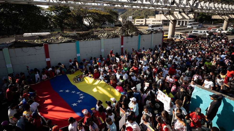 epa12590795 People participate in a demonstration in Caracas, Venezuela, 13 December 2025. Hundreds of Chavistas mobilized in different parts of Caracas, as well as in other regions of Venezuela, to protest against the confiscation of an oil tanker in waters near the South American country by the United States, which maintains a military deployment in the Caribbean under the pretext of combating drug trafficking.  EPA/Ronald Pena R