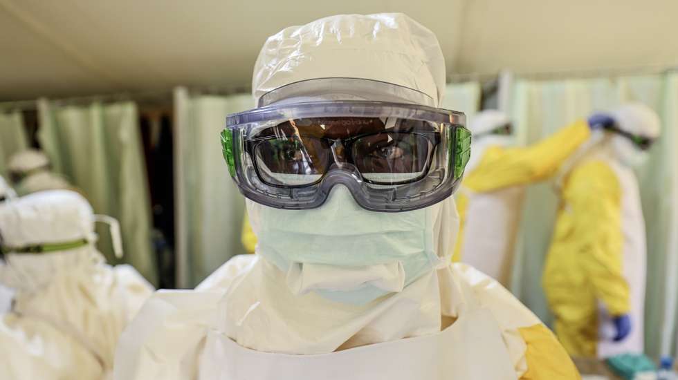 epa13151923 Volunteer health workers attend an Ebola emergency-response training session conducted by Doctors Without Borders/Medecins Sans Frontieres (MSF) at its simulation centre in Ongata Rongai, Kajiado County, Kenya, 05 August 2026. The training prepares healthcare workers and frontline responders for possible deployment during Ebola and other public health emergencies.  EPA/DANIEL IRUNGU
