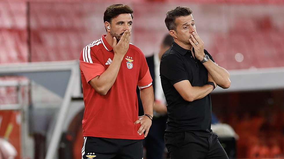 Benfica head coach Marco Silva (R) during the Portuguese First League soccer match against Academico de Viseu held at Luz Stadium, in Lisbon, Portugal, 09 August 2026. ANTONIO PEDRO SANTOS/LUSA