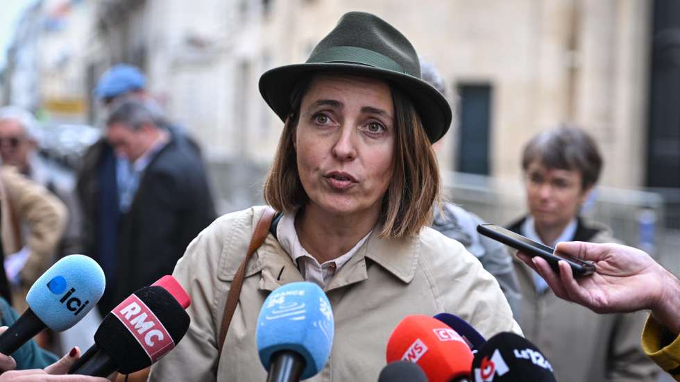 epa13319724 Secretary-general of the French General Confederation of Labour (CGT) Sophie Binet speaks to the press after a meeting with the French Prime Minister at the Hotel de Matignon in Paris, France, 21 October 2026. French Prime Minister Sebastien Lecornu is holding the meeting following violence during demonstrations against the cost of living on 17 October, and to discuss how to organize the protest planned for 5 November, as a general strike has been called.  EPA/FIRAS ABDULLAH