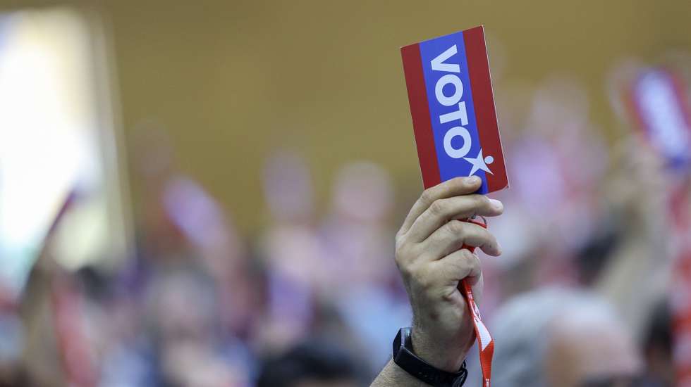 Delegados do Bloco de Esquerda (BE) votam  durante a XIII Convenção Nacional  do partido, em Lisboa, 27 de maio de 2023. ANTÓNIO COTRIM/LUSA