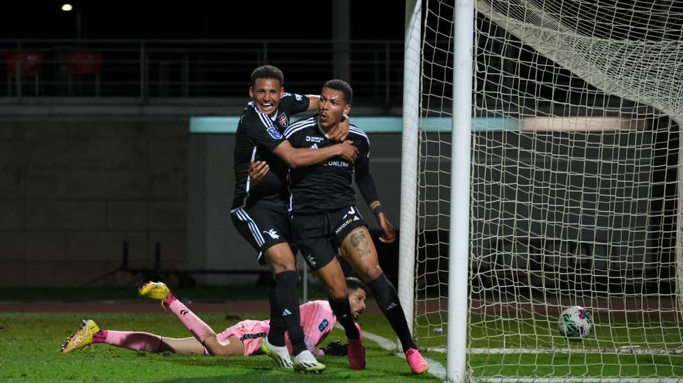 O jogador do Casa Pia, Clayton festeja após marcar contra o Nacional durante o jogo da Taça da Liga de futebol, realizado no estádio Municipal de Rio Maior, 28 de setembro de 2023. CARLOS BARROSO/LUSA