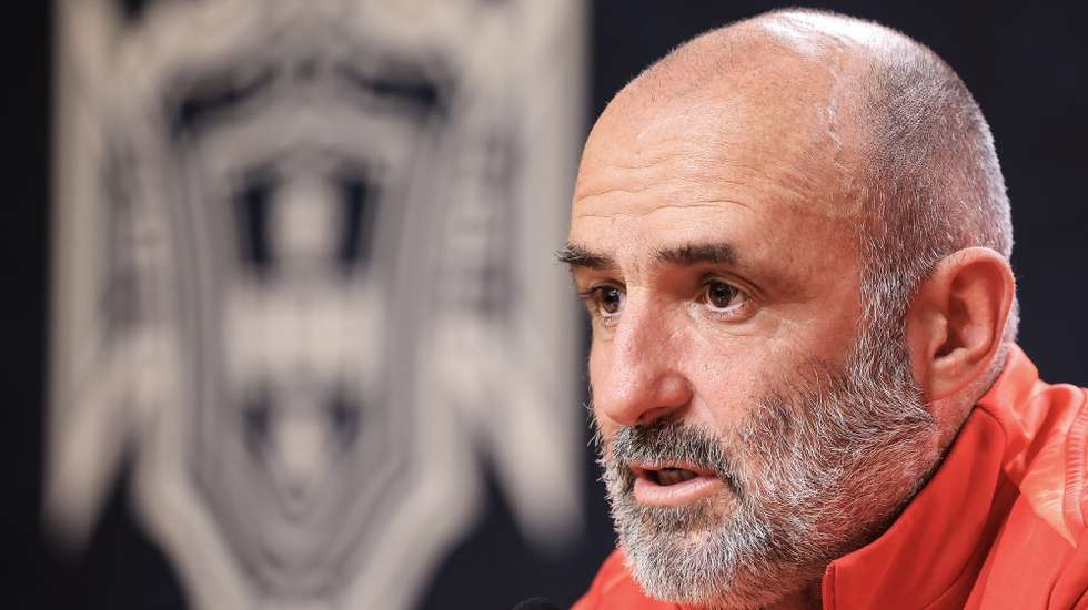 epa11720304 Poland head coach Michal Probierz attends a press conference of the national team in Porto, Portugal, 14 November 2024. Poland will face Portugal on 15 November in a UEFA Nations League soccer match.  EPA/JOSE COELHO POLAND OUT