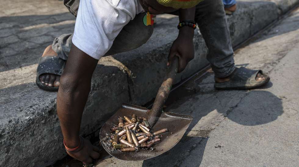 epaselect epa11868096 A member of the Rastafarian Movement collects used ammunitions during a cleanup exercise of the city of Goma, Democratic Republic of the Congo, 01 February 2025. The M23 (March 23 Movement) rebel group called for all residents to participate in a cleaning exercise of Goma city, the capital of the North Kivu Province, days after claiming to have captured most of it after launching a large-scale offensive in the east of the DR Congo, which the DR Congo and the UN accuse Rwanda of backing.  EPA/DANIEL IRUNGU