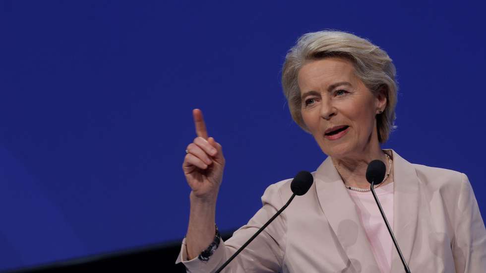 epa12063126 President of the European Commission Ursula von der Leyen delivers a speech during the opening ceremony of the European People's Party Congress in Valencia, eastern Spain, 29 April 2025.  EPA/KAI FORSTERLING