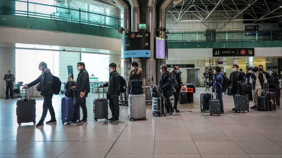 Passengers at the departure terminal of Lisbon airport, Lisbon, Portugal, February 1, 2021.Portugal has extended the emergency state until 14th February with restrictive measures concerning air traffic from outside the European Union (EU) and the Schengen Area, which remains limited to "essential travel" and subject to a negative prior test to covid-19.  MIGUEL A. LOPES/LUSA