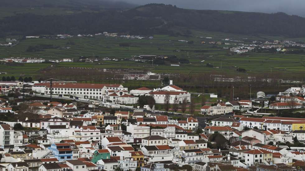 O projeto tem como parceiros o programa de Saúde Escolar da Unidade de Saúde da Ilha Terceira, o serviço de pediatria do Hospital de Santo Espírito da Ilha Terceira (HSEIT) e o Serviço Regional de Proteção Civil e Bombeiros dos Açores (SRPCBA)