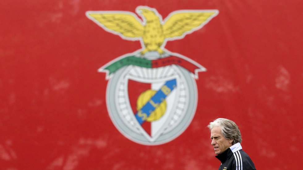 Benfica's head coach Jorge Jesus leads a training session at Benfica Campus in Seixal, outskirts of Lisbon, Portugal, 07 December 2021. Benfica will face Dynamo Kyiv in their UEFA Champions League group E soccer match on 08 December 2021. MANUEL DE ALMEIDA/LUSA