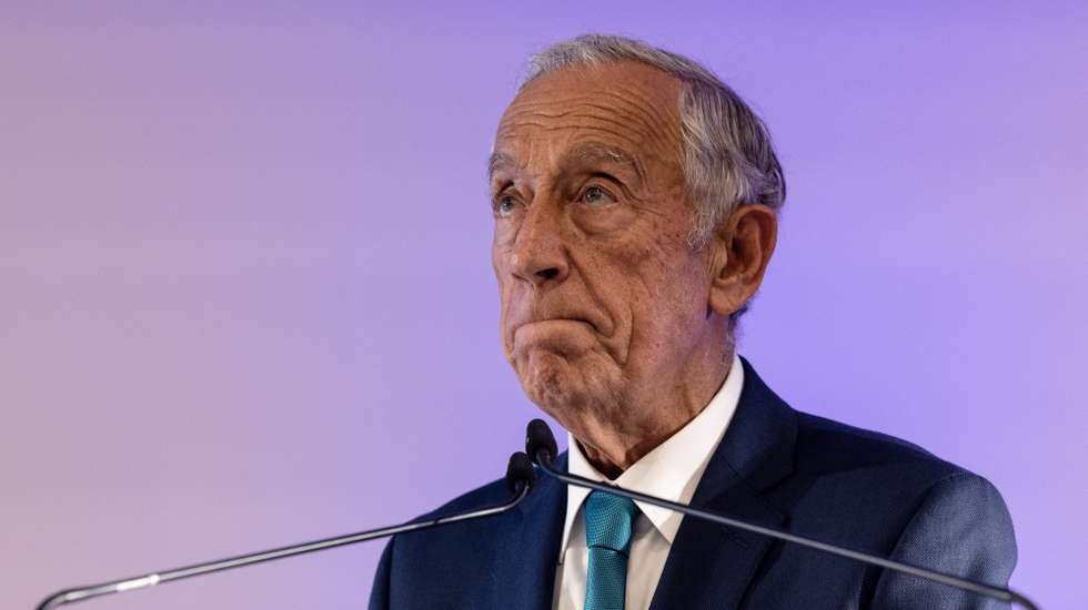 O presidente da República, Marcelo Rebelo de Sousa, discursa durante o encerramento da conferência "Cidade Azul" coorganizada pelo jornal Público e pela Câmara Municipal do Porto, no Pavilhão Rosa Mota, Porto, 12 de maio de 2023. JOSÉ COELHO/LUSA
