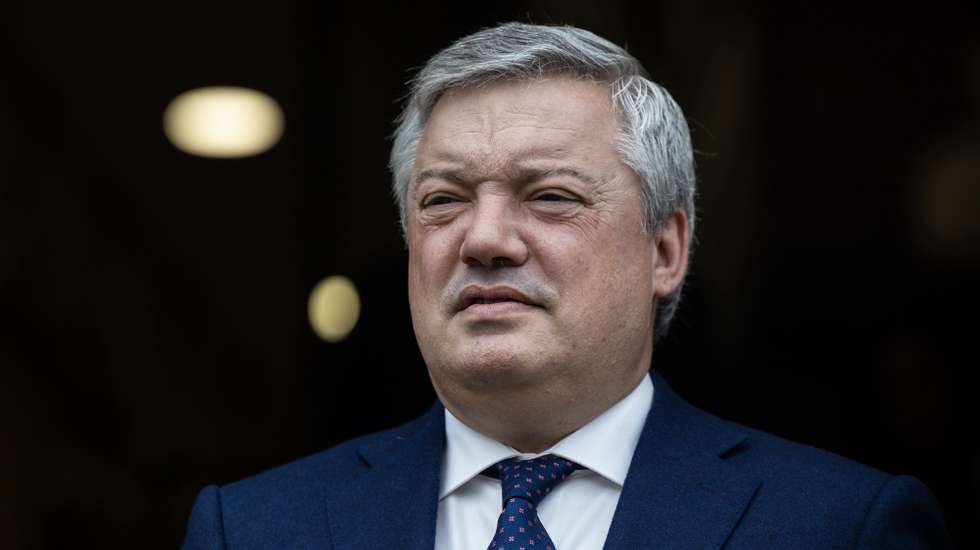 O presidente da câmara municipal de Vila Nova de Gaia, Eduardo Vítor Rodrigues, durante a cerimónia para a assinatura do contrato interadministrativo para requalificação do Posto Territorial da Guarda Nacional Republicana (GNR) de Avintes, em Vila Nova de Gaia, 29 de maio de 2023. O ministro da Administração Interna, José Luís Carneiro, presidiu à cerimónia de assinatura do contrato. JOSÉ COELHO/LUSA