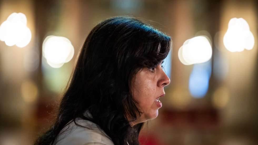 A porta voz do Pessoas Animais Natureza (PAN), Inês Sousa Real, fala com os jornalistas após uma reunião com o governo para discussão do Orçamento de Estado 2025, na Assembleia da República, em Lisboa, 10 de setembro de 2024. JOSÉ SENA GOULÃO/LUSA