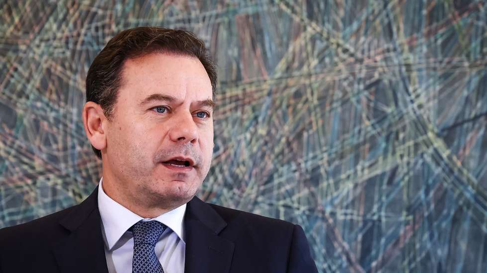 O primeiro-ministro, Luís Montenegro, discursa durante a cerimónia de assinatura do Acordo Plurianual 2025-2028 de Valorização dos Trabalhadores da Administração Pública, em Lisboa, 06 de Novembro de 2024. RODRIGO ANTUNES/LUSA