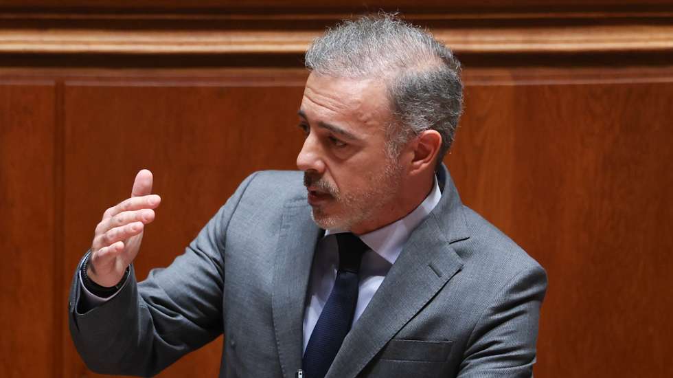 O ministro dos Assuntos Parlamentares, Pedro Duarte, intervém durante o debate setorial, na Assembleia da República, em Lisboa, 09 de janeiro de 2025. ANTÓNIO COTRIM/LUSA