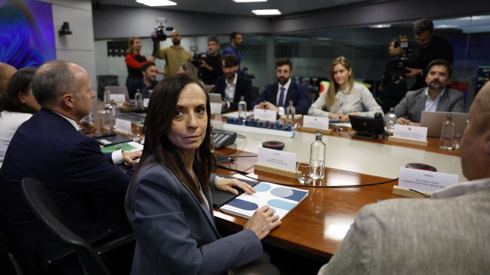 epa12070535 Chairwoman of Spanish Electricity Network 'Red Electrica de Espana' Beatriz Corredor (C) attends the second meeting of the Committee created by the Government to analyze 28 Aprilâ€™s power outage, in Madrid, Spain, 03 May 2025.  EPA/JUAN CARLOS HIDALGO