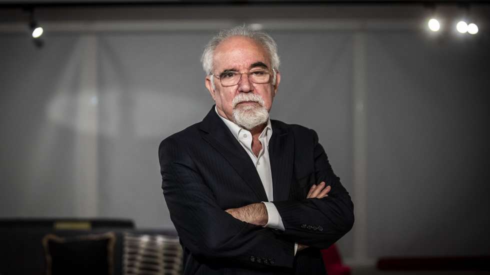 José António Vieira da Silva, ex-ministro do Trabalho e conselheiro da Comissão Europeia para os direitos sociais durante a presidência portuguesa da UE, no primeiro semestre de 2021, posa para a fotografia durante uma entrevista à Lusa, na sede da agência, em Lisboa, 25 de novembro de 2020. (ACOMPANHA TEXTO DA LUSA DO DIA 28 DE NOVEMBRO DE 2020). JOSÉ SENA GOULÃO/LUSA