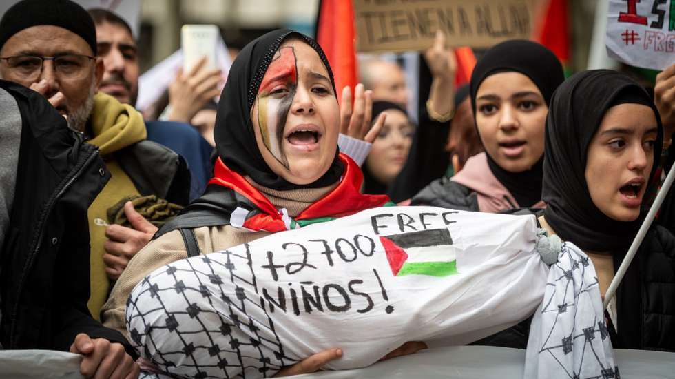 epa10947245 Hundreds of people participate in a demonstration in support of Palestinian people under the motto 'No to barbarism. Not to the war. Stop the fire' in Madrid central Spain, 29 October 2023. More than 7,600 Palestinians and at least 1,300 Israelis have been killed, according to the Israel Defense Forces (IDF) and the Palestinian health authority, since Hamas militants launched an attack against Israel from the Gaza Strip on 07 October, and the Israeli operations in Gaza and the West Bank which followed it.  EPA/FERNANDO VILLAR