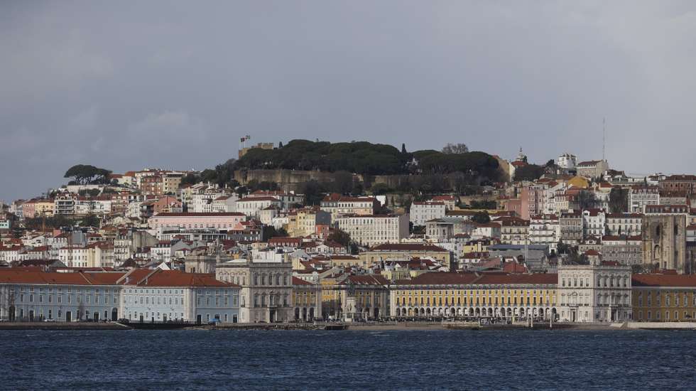 Vista geral de Lisboa, 07 de marçoo de 2024. Turismo. Casas. Castelo de S. Jorge. CARLOS M. ALMEIDA/LUSA