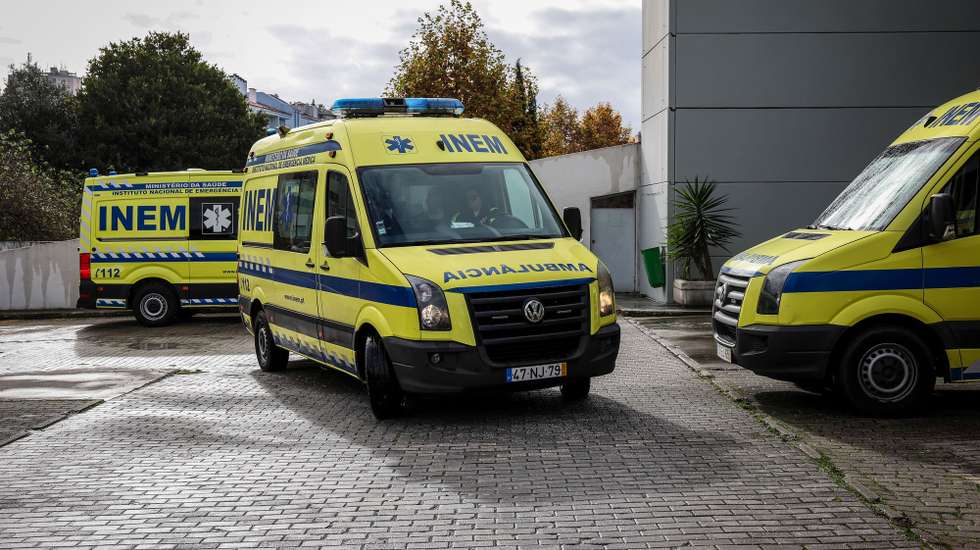 Viatura de emergência médica na Delegação Regional do Centro do INEM, em Coimbra, 21 de novembro de 2024. PAULO NOVAIS/LUSA