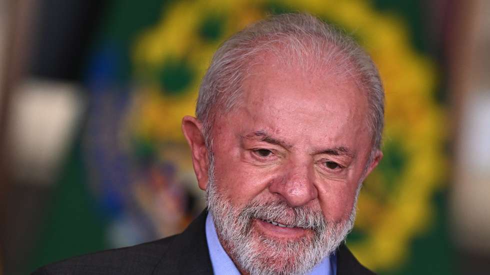 epa12468103 Brazilian President Luiz Inacio Lula da Silva participates in a ceremony for new ambassadors to present credentials to the Brazilian government at the Itamaraty Palace in Brasilia, Brazil, 20 October 2025.  EPA/ANDRE BORGES