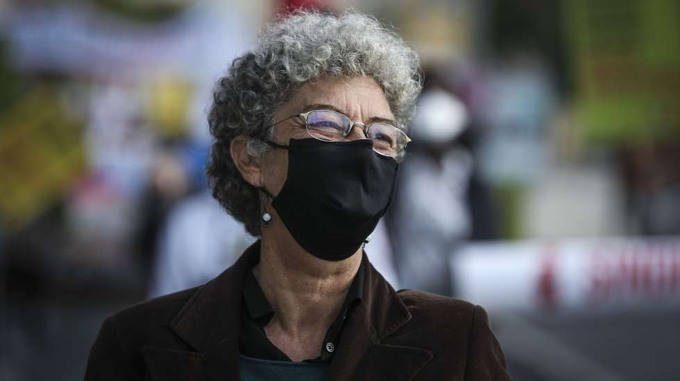 A secretária-geral da CGTP-IN, Isabel Camarinha, participa na manifestação em defesa do emprego estável e dos diretos dos jovens trabalhadores, contra a precariedade dos contratos a prazo, dos recibos verdes, dos períodos experimentais e das empresas de trabalho temporário, sob o lema "+ Emprego, + Salários, + Estabilidade! Com Coragem e Confiança! Lutar pelos Nossos Direitos! organizada pela CGTP-IN, em arruada do Campo Pequeno até ao Ministério do Trabalho, em Lisboa, 25 de março de 2021. RODRIGO ANTUNES/LUSA