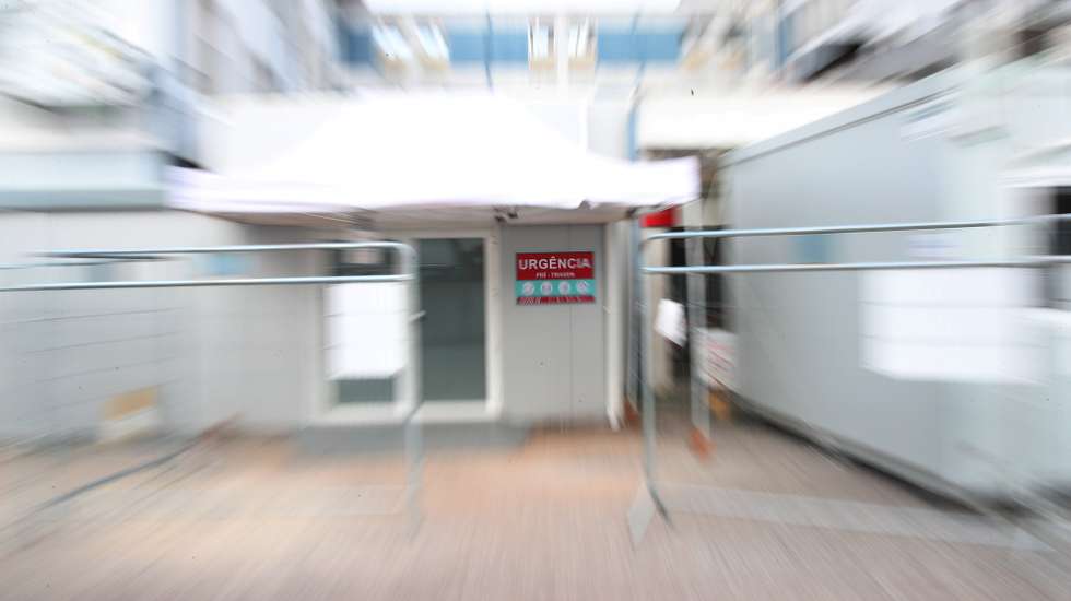 Entrada da triagem nas urgências do Hospital do Espírito Santo De Évora, em Évora, 16 de fevereiro de 2021. NUNO VEIGA/LUSA