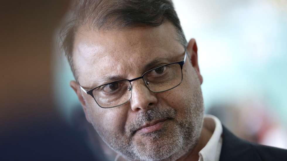 O dirigente do Partido Socialista (PS), Daniel Adrião, durante a reunião da Comissão Nacional do Partido Socialista (PS), com o objetivo de analisar a situação política, a apreciação e votação do Relatório e Contas do ano de 2022 e assuntos de organização interna. na sede, Porto de Leixões, Matosinhos, 3 de junho de 2023. MANUEL FERNANDO ARAÚJO/LUSA
