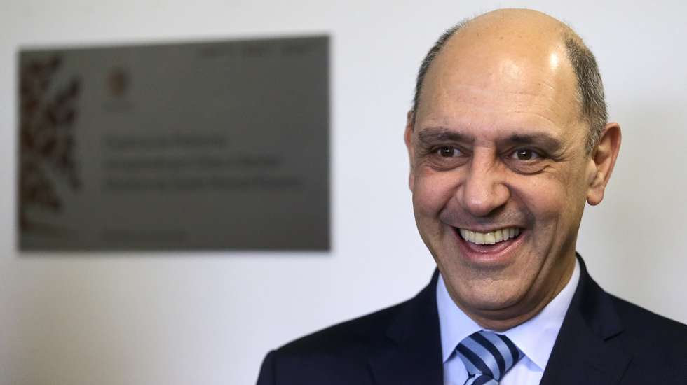 O ministro da Saúde, Manuel Pizarro (C), durante a inauguração das novas instalações da Urgência de Pediatria do Hospital de São João. Porto,14 de janeiro de 2024, MANUEL FERNANDO ARAUJO/LUSA