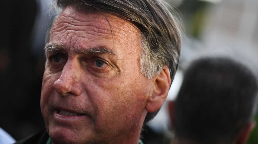 epa12158874 Brazil's former president Jair Bolsonaro talks to the press as he leaves after testifying, at the Federal Police facilities, about his son Eduardo's actions in the United States, in Brasilia, Brazil, 05 June 2025.  EPA/Andre Borges