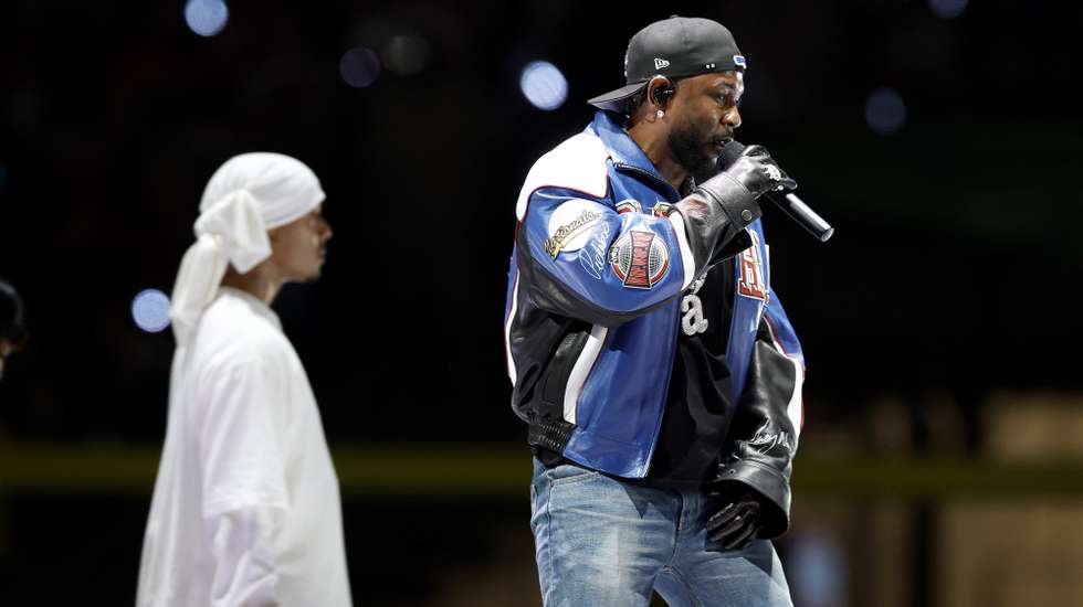 epa11885424 Kendrick Lamar performs in the Halftime Show of Super Bowl LIX between the Kansas City Chiefs and the Philadelphia Eagles at Caesars Superdome in New Orleans, Louisiana, USA, 09 February 2025. The Super Bowl is the annual championship game of the NFL between the AFC Champion and the NFC Champion and has been held every year since 1967.  EPA/ERIK S. LESSER