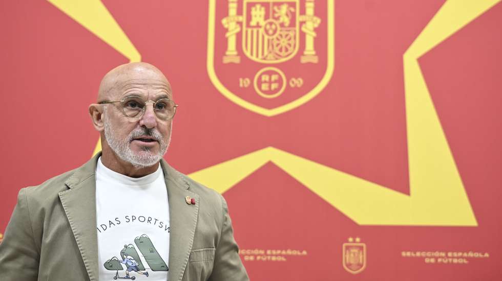 epa13247688 Spanish National team head coach Luis de la Fuente holds a press conference to announce the players for the UEFA Nations League held at the Soccer City Complex of Las Rozas, Madrid, Spain, 18 September 2026. Spain will face England upcoming 26 September.  EPA/FERNANDO VILLAR