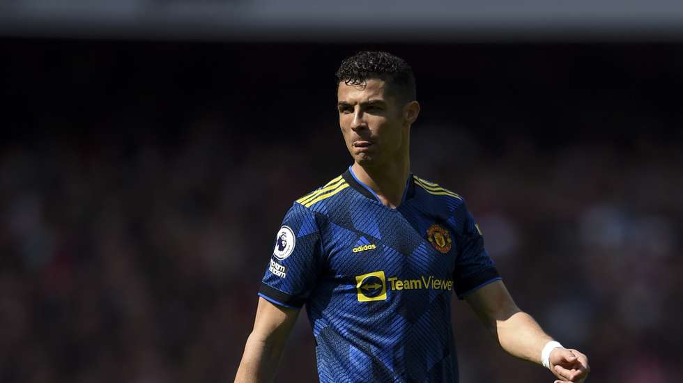 epa09904225 Cristiano Ronaldo of Manchester United reacts during the English Premier League soccer match between Arsenal FC and Manchester United in London, Britain, 23 April 2022.  EPA/DANIEL HAMBURY EDITORIAL USE ONLY. No use with unauthorized audio, video, data, fixture lists, club/league logos or 'live' services. Online in-match use limited to 120 images, no video emulation. No use in betting, games or single club/league/player publications