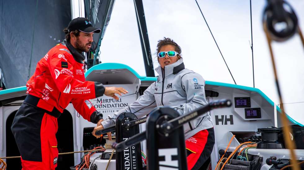 Os velejadores portugueses Frederico Melo (E) e Mariana Lobato (D) da equipa de vela da classe VO65, Mirpuri Foundation Racing Team, durante um treino de preparação para a primeira edição da "The Ocean Race Europe", que terá início a 29 de maio em Lorient, França, e terminará em Génova, Itália, ao largo de Cascais, 10 de maio de 2021. (ACOMPANHA TEXTO DA LUSA DO DIA 13 DE MAIO DE 2021). JOSE SENA GOULAO/LUSA