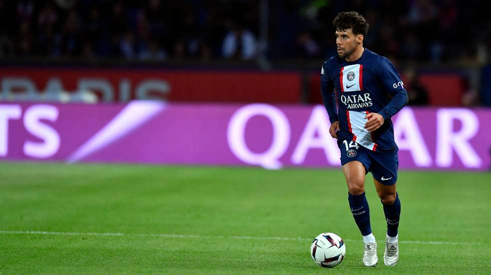 Juan Bernat, lateral esquerdo espanhol de 30 anos do PSG, foi a surpresa de última hora do Benfica para reforçar a posição no pós-Grimaldo